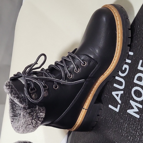 Anjou Femme Ladies' Lug Water-Resistant Hiker Style Boots ~ Size 7.5 Medium - Picture 3 of 16